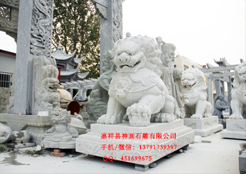 我厂制作的石雕狮子安装在了法国 我厂制作的石雕狮子安装在了法国